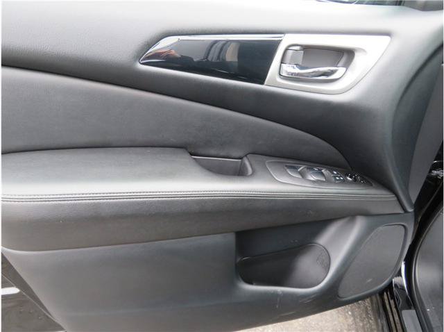Used 2020 Nissan Pathfinder S AWD/4WD image 14