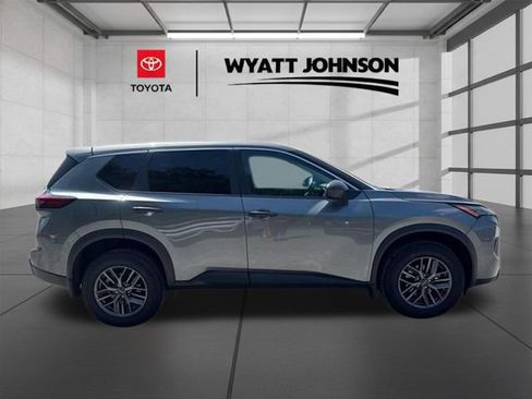 Used 2025 Nissan Rogue S AWD/4WD image 7