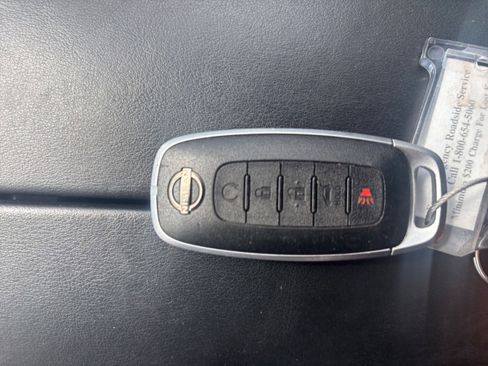 Used 2025 Nissan Rogue SV image 27