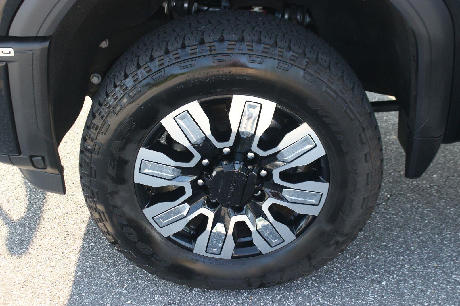 Used 2025 GMC Sierra 2500 Denali w/ Denali Reserve Package AWD/4WD image 39