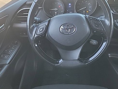 Used 2018 Toyota C-HR XLE image 14