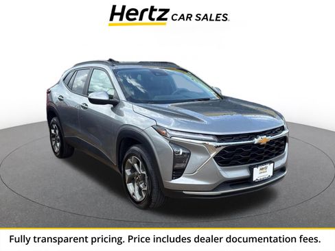 Used 2025 Chevrolet Trax LT FWD image 1