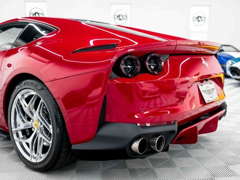 Used 2018 Ferrari 812 Superfast RWD image 39