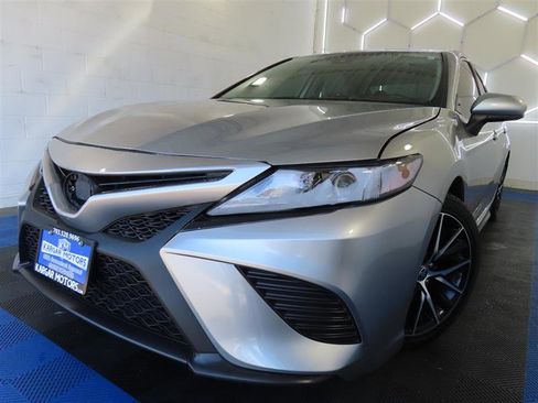 Used 2021 Toyota Camry SE FWD image 1