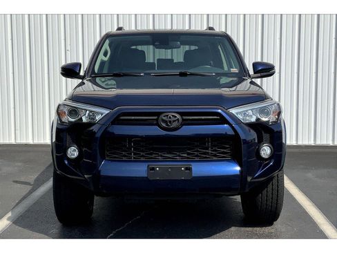 Used 2020 Toyota 4Runner SR5 Premium image 3