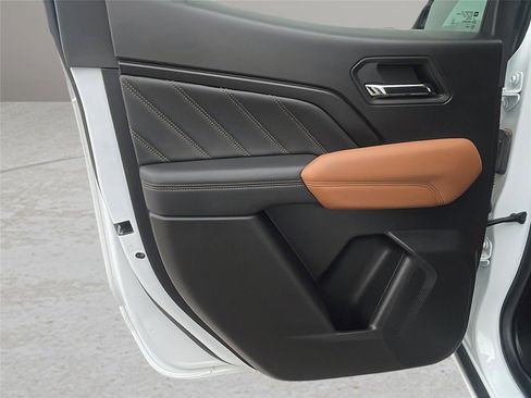 Used 2023 GMC Canyon AT4 w/ AT4 Premium Package image 17