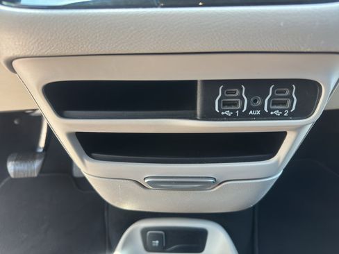 Used 2024 Chrysler Voyager LX FWD image 15