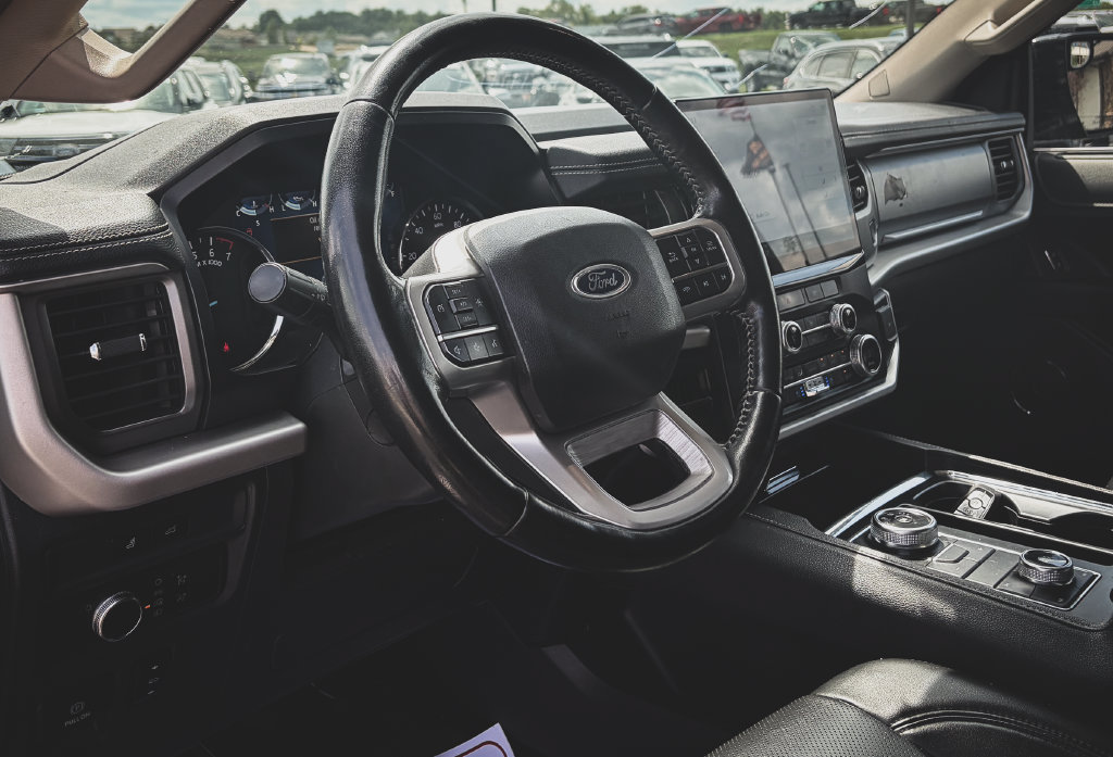 Used 2022 Ford Expedition Max XLT AWD/4WD image 2