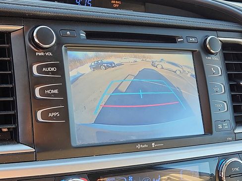 Used 2015 Toyota Highlander XLE image 18