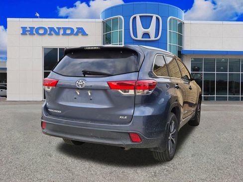 Used 2018 Toyota Highlander XLE FWD image 2