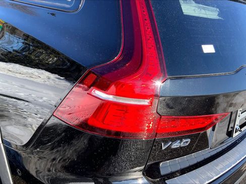 Used 2026 Volvo V60 B5 Cross Country Plus w/ Protection Package Premier image 28