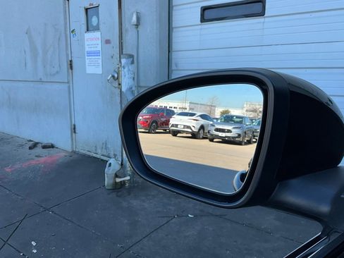 Used 2025 Nissan Sentra S image 17