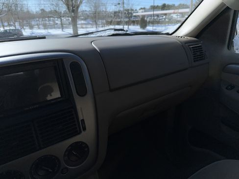 Used 2004 Ford Explorer XLT image 16