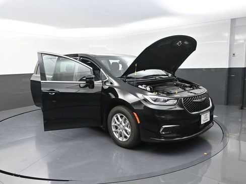 New 2026 Chrysler Pacifica Select image 26