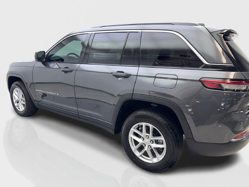 Used 2025 Jeep Grand Cherokee Laredo X AWD/4WD image 16