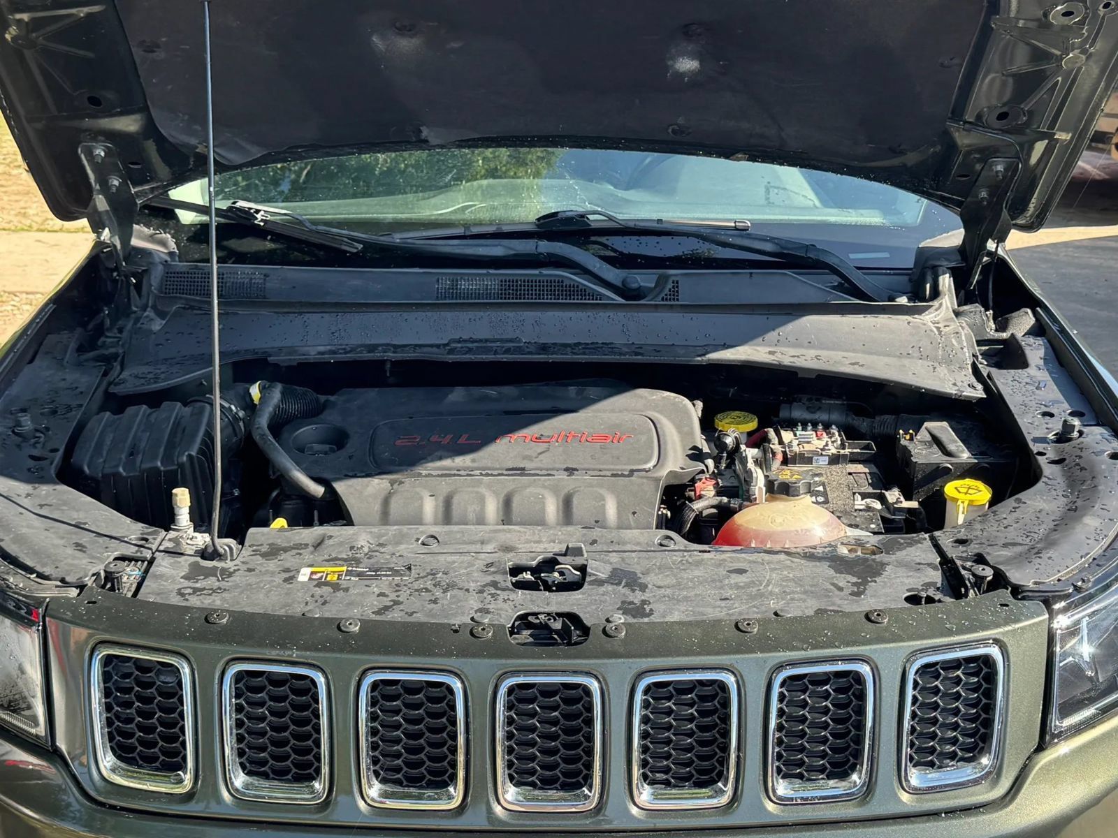 Used 2020 Jeep Compass Latitude w/ Popular Equipment Group FWD image 11