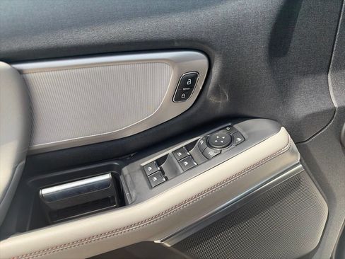 Used 2025 Ford Expedition Active AWD/4WD image 18