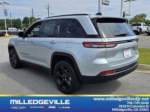 New 2025 Jeep Grand Cherokee Limited w/ Black Appearance Package image 11