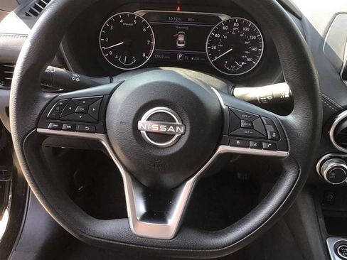 Used 2024 Nissan Sentra SV FWD image 8