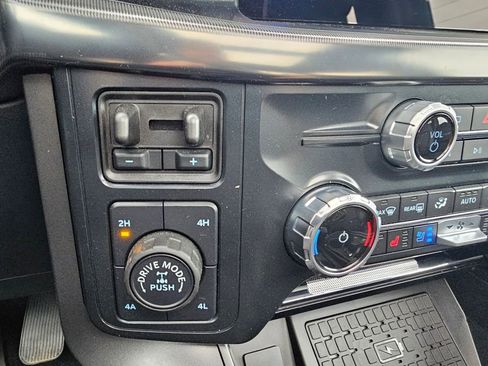 Used 2025 Ford F150 Lariat w/ Equipment Group 502A High AWD/4WD image 25