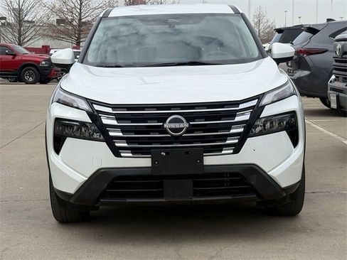 Used 2024 Nissan Rogue SV image 7