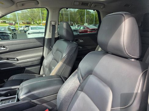 Used 2022 Nissan Pathfinder SL w/ SL Premium Package FWD image 13