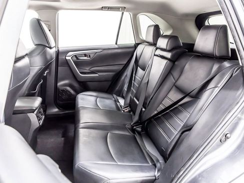 Used 2020 Toyota RAV4 XLE Premium image 30