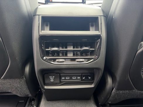 Used 2026 Jeep Grand Cherokee Limited AWD/4WD image 21
