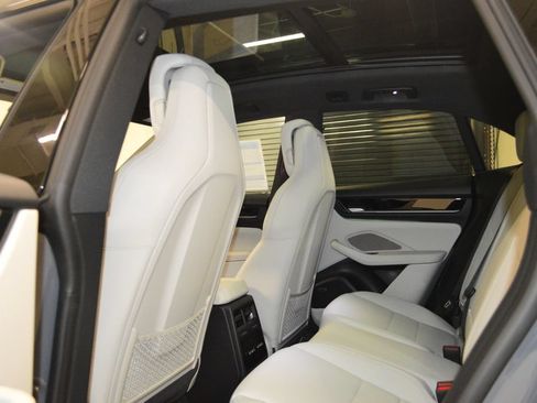 New 2026 Porsche Macan 4 Electric AWD/4WD image 36