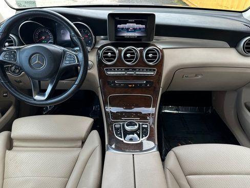 Used 2019 Mercedes-Benz GLC 300 4MATIC image 3