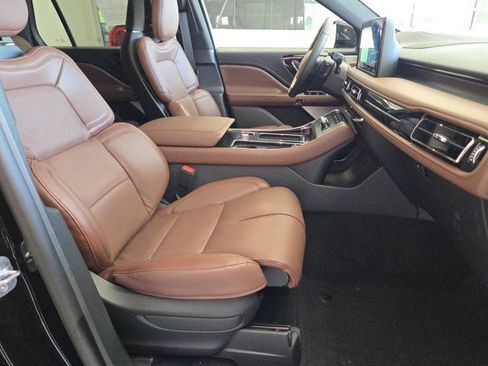Used 2026 Lincoln Aviator Reserve AWD/4WD image 4