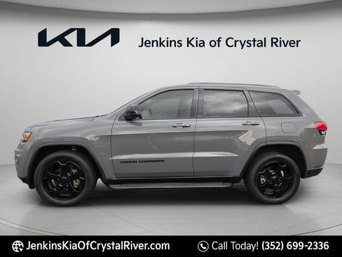 Used 2019 Jeep Grand Cherokee Laredo AWD/4WD image 13