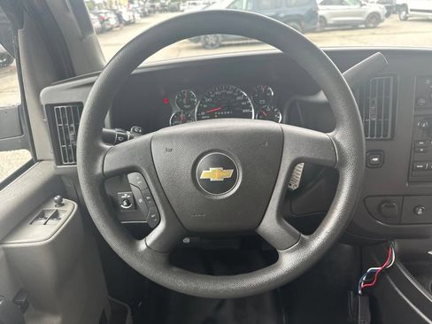 Used 2017 Chevrolet Express 2500 RWD image 19