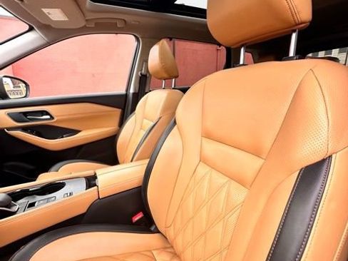 Certified 2022 Nissan Rogue Platinum w/ Head-Up Display Package image 26