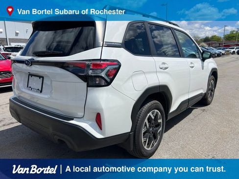 Used 2025 Subaru Forester Premium AWD/4WD image 6