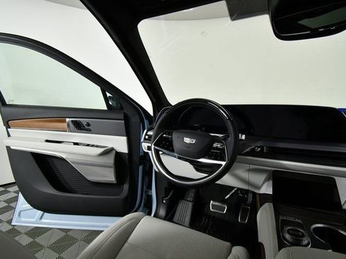 New 2026 Cadillac Vistiq Sport w/ LPO, Floor Liner Package image 23