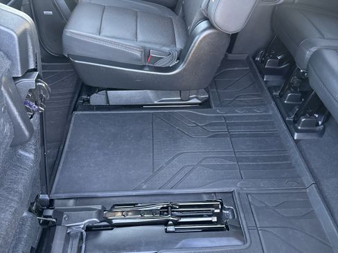 Used 2024 Chevrolet Suburban High Country image 23