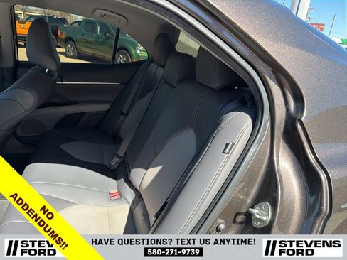 Used 2020 Toyota Camry XLE w/ Four Season Floor Mat Package image 30