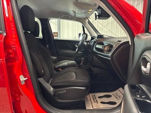 Used 2023 Jeep Renegade Latitude AWD/4WD image 25