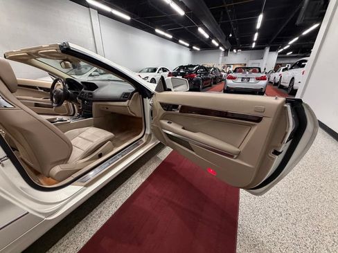 Used 2011 Mercedes-Benz E 350 Cabriolet image 25