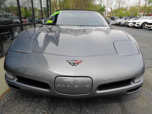 Used 2004 Chevrolet Corvette Convertible w/ Preferred Equipment Group RWD image 2