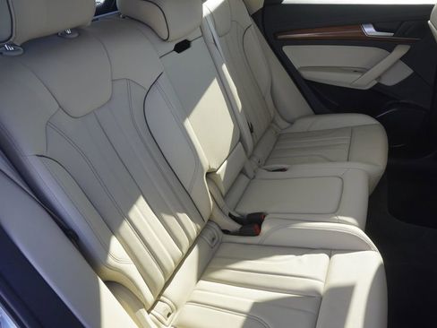 Used 2023 Audi Q5 e Premium w/ Convenience Package image 27