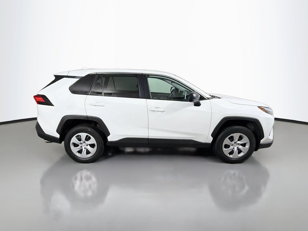 Used 2024 Toyota RAV4 LE FWD image 5