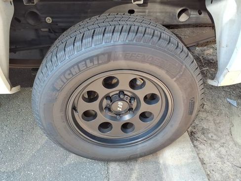 Used 2008 GMC Sierra 1500 W/T w/ SL Package RWD image 12