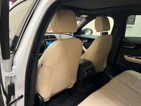 Used 2020 Jaguar F-PACE Premium image 31