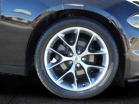 Used 2020 Dodge Charger SXT image 9