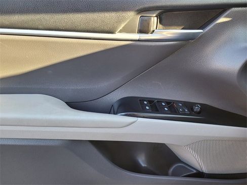 Used 2018 Toyota Camry LE image 31