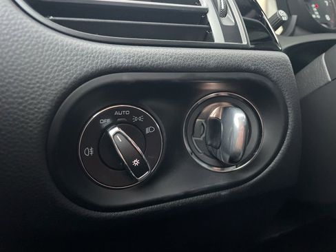 Certified 2025 Porsche Macan image 34