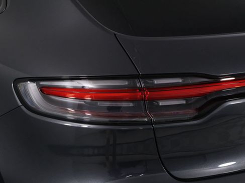 Certified 2026 Porsche Macan AWD/4WD image 21