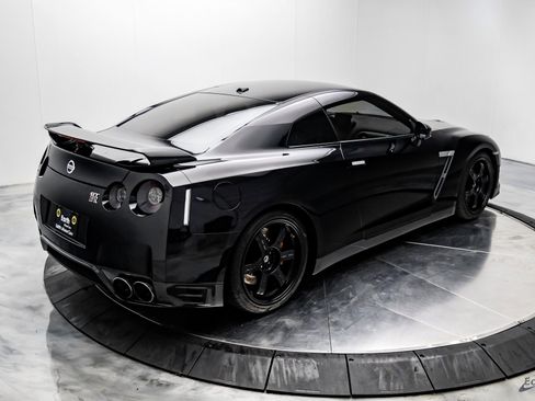 Used 2013 Nissan GT-R Premium image 15